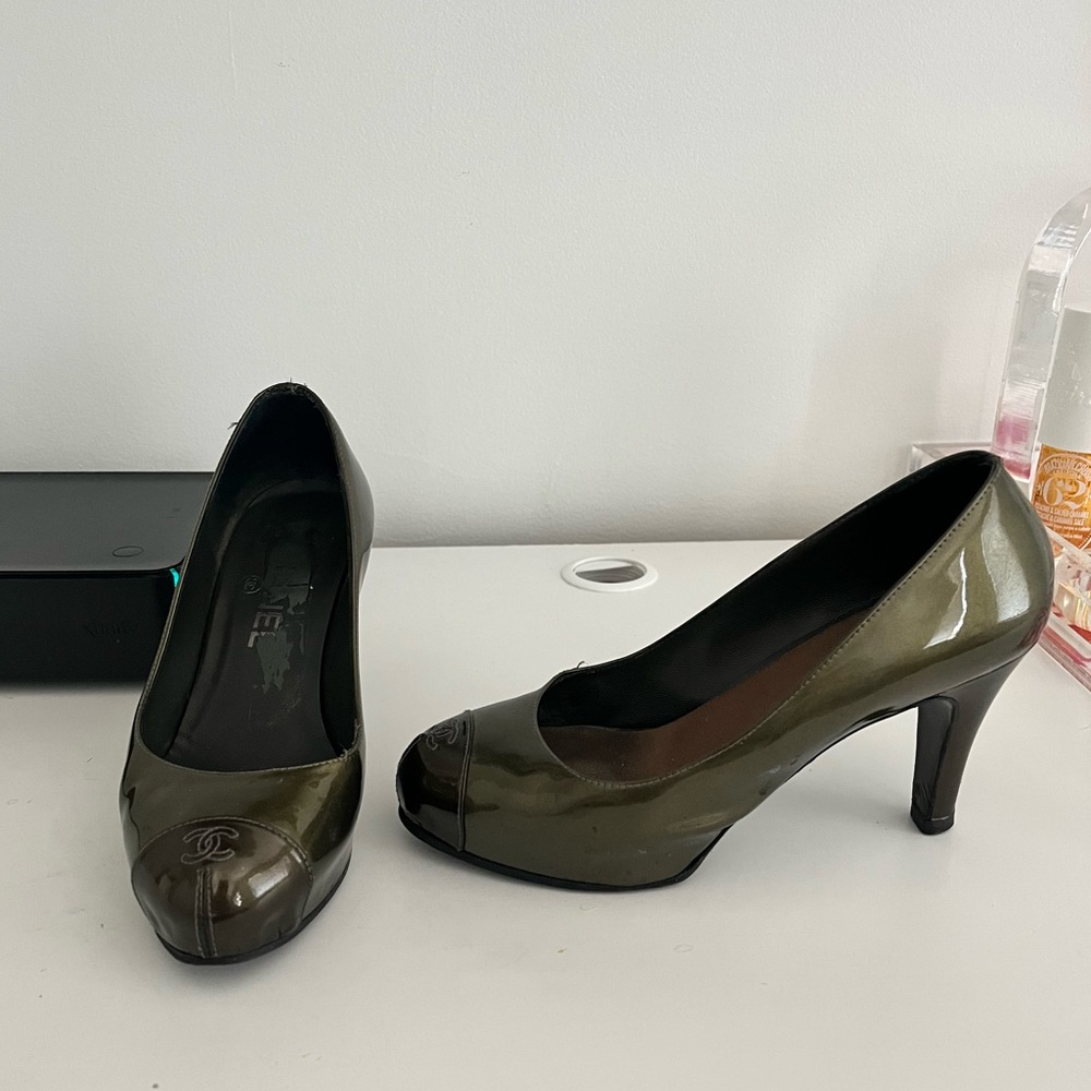 womens green chanel heels